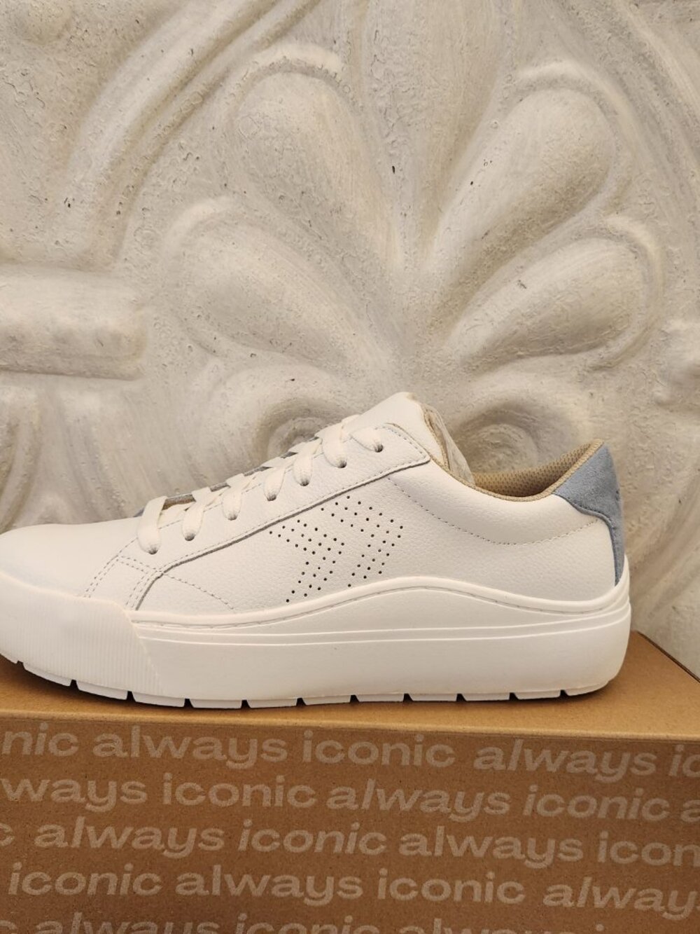 Dr. Scholl's Take it Easy White leather sneakers. NIB. - Picture 2 of 14